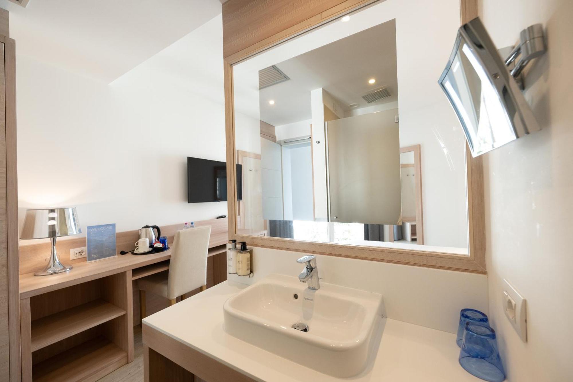 Comfort Double Room Partial Lake View Balcony