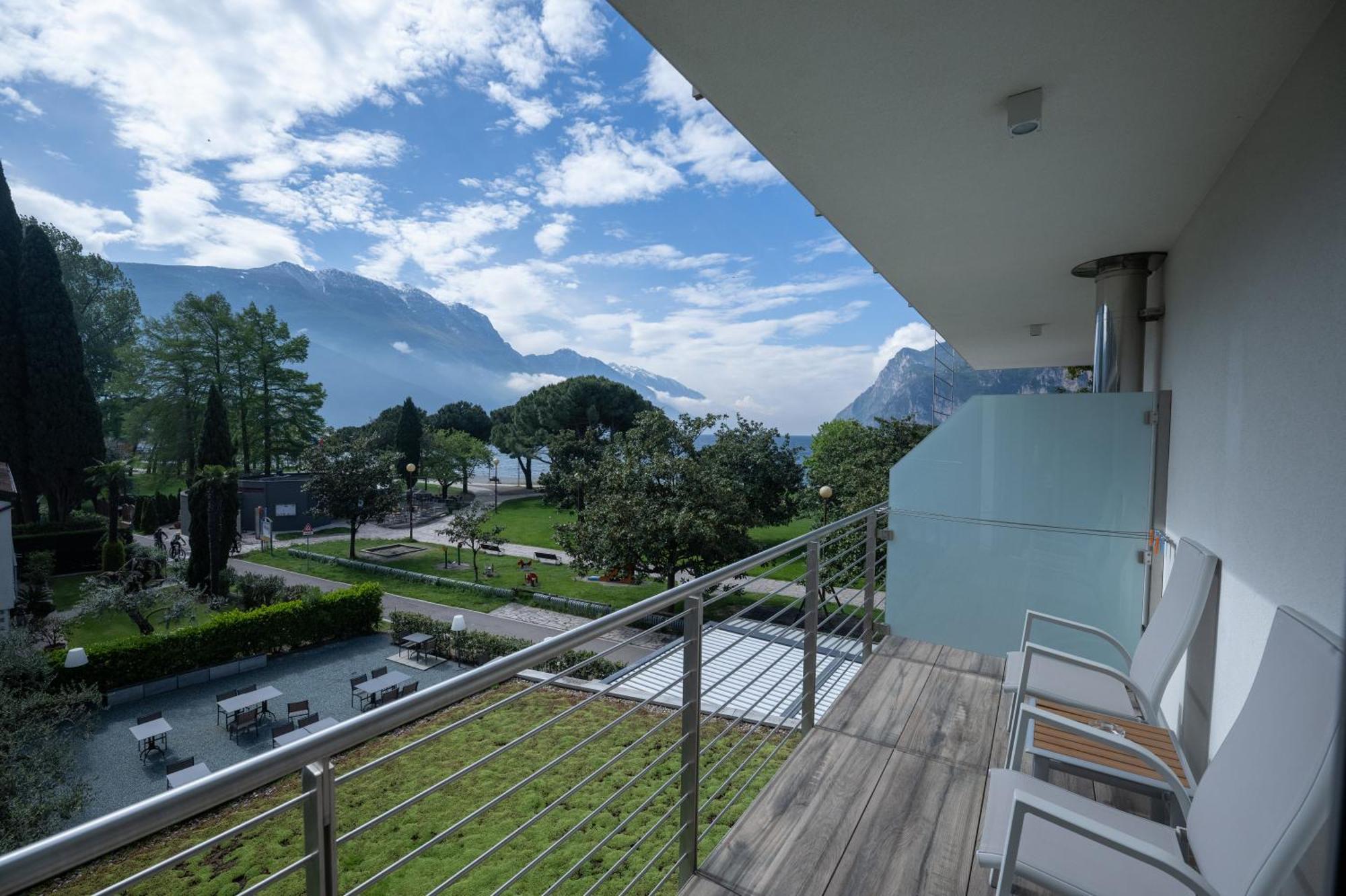 Deluxe Double Room Lake View Balcony