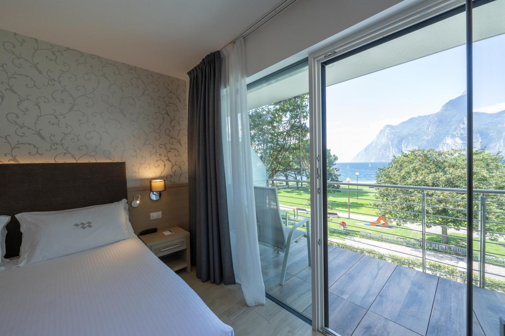 Deluxe Double Room Lake View Balcony