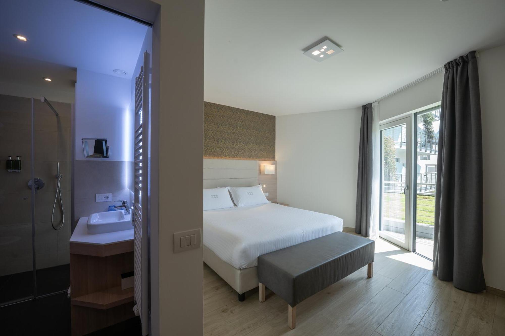 Superior Double Room Partial Lake View Balcony