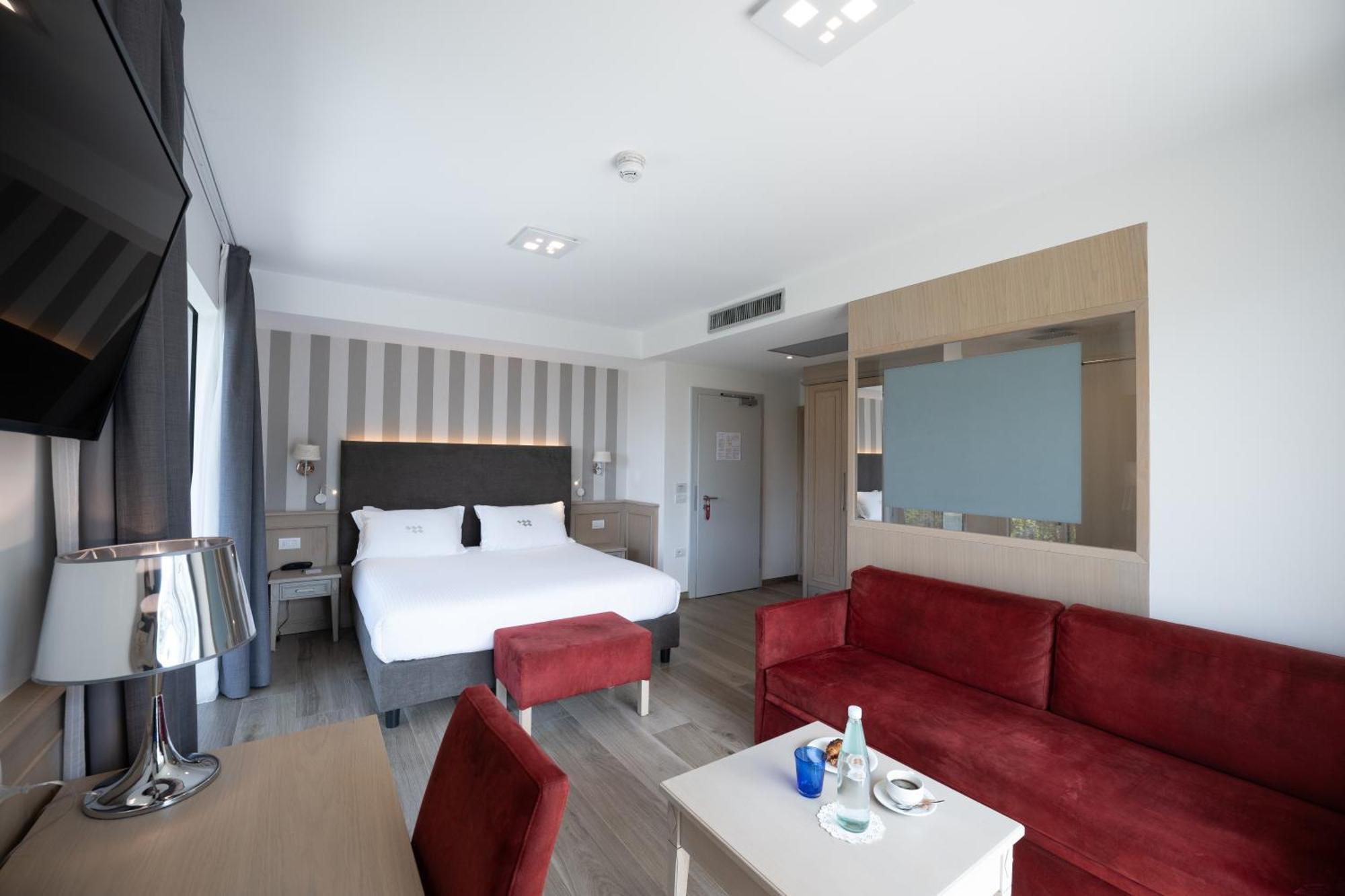 Deluxe Triple Room Lake View Double Balcony