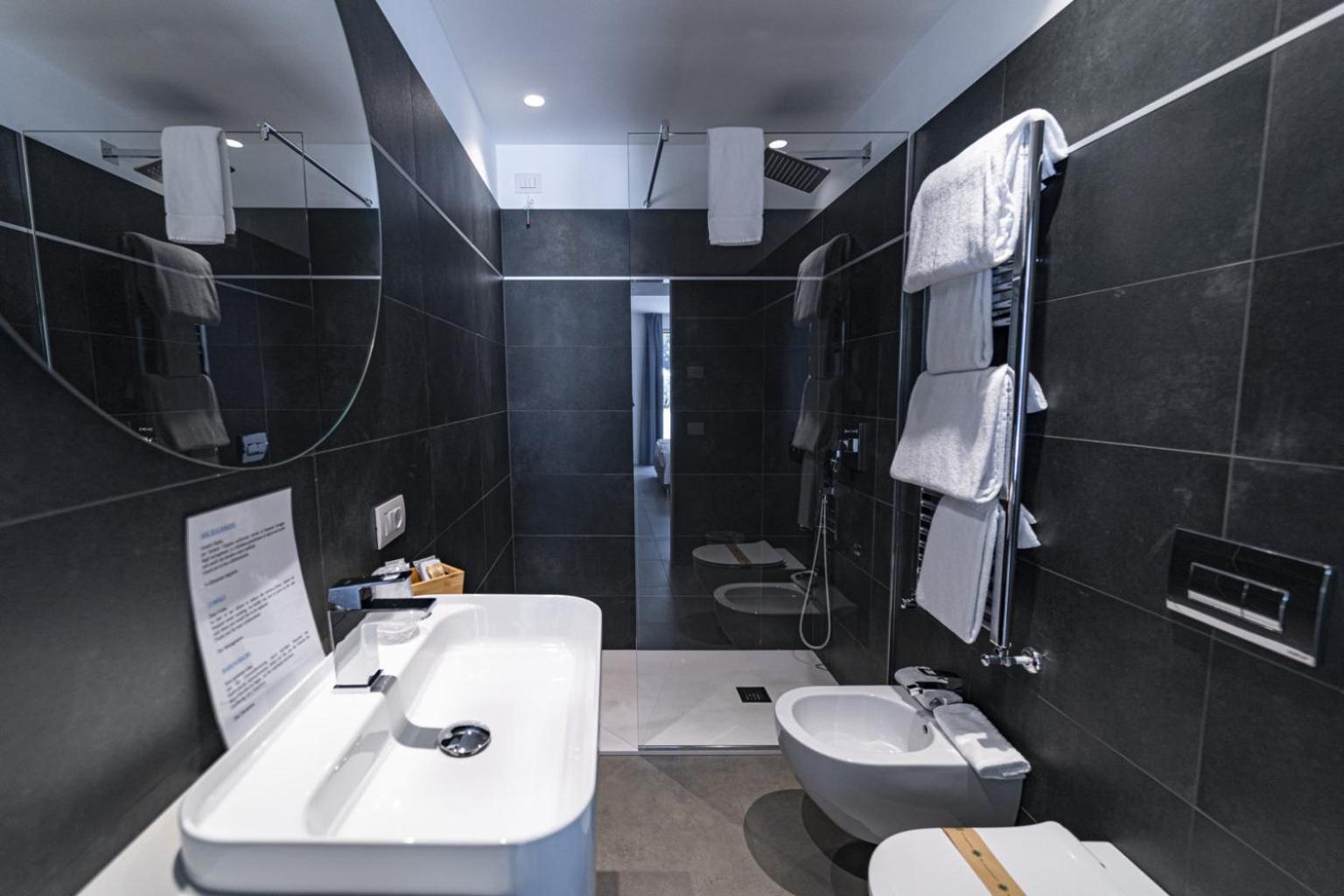Double or Twin Room Lake View