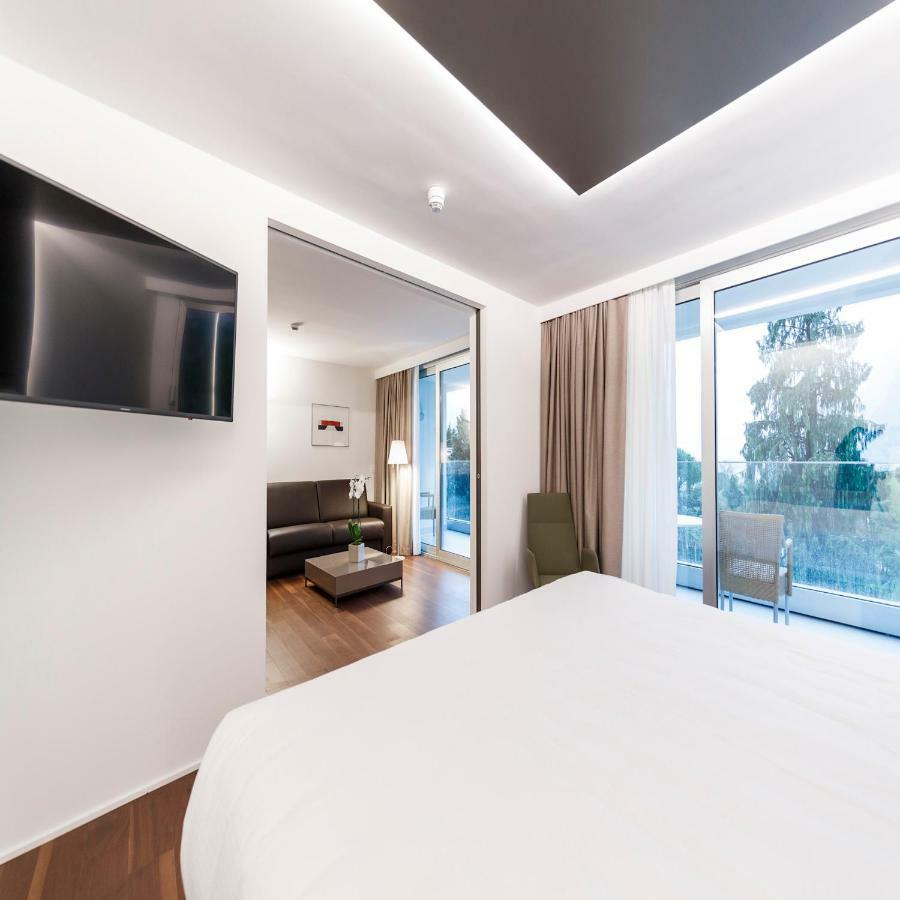 Suite Deluxe con Vista Lago